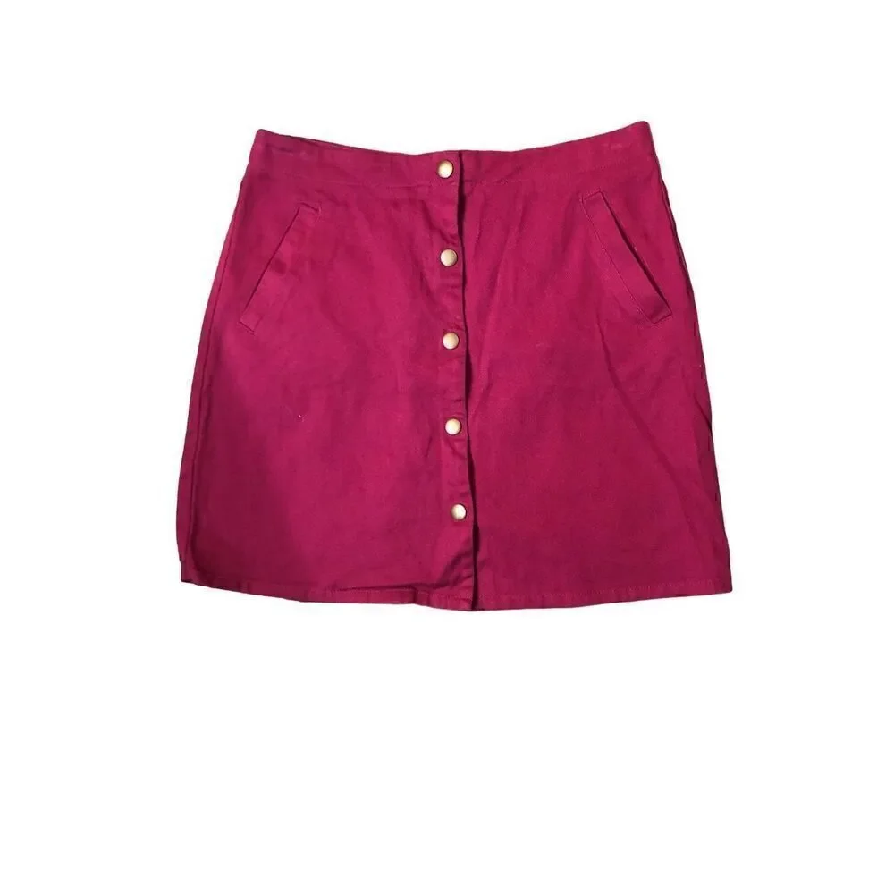 Harpers Heritage burgundy snap down front closure. 100 percent cotton mini skirt